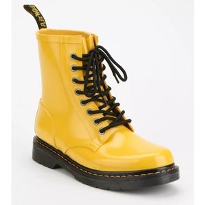 Dr. Marten's Drench glossy 8-eye rain boot in yellow rubber waterproof size 7.